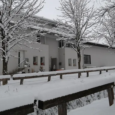 Lahnbachallee, * Schwaz