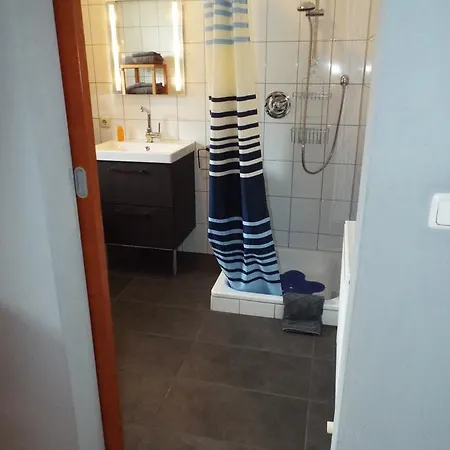 Lahnbachallee, Швац