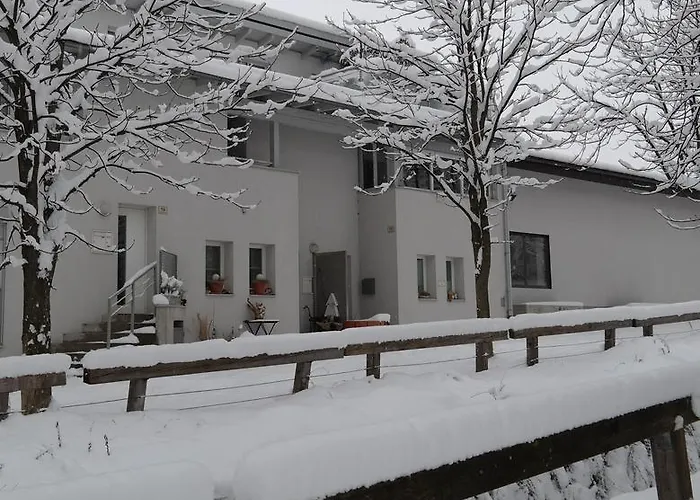 Lahnbachallee, * سشواز